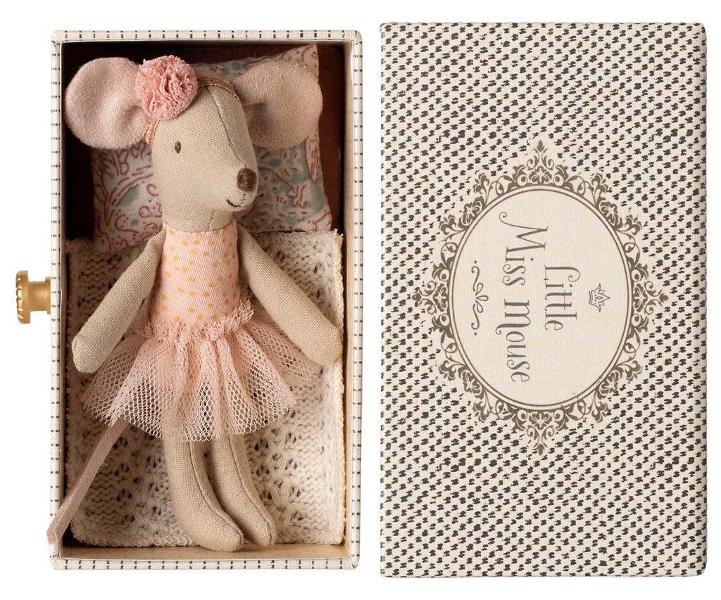 Dancing Mouse in Daybed, Little Sister