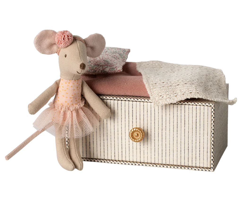 Dancing Mouse in Daybed, Little Sister